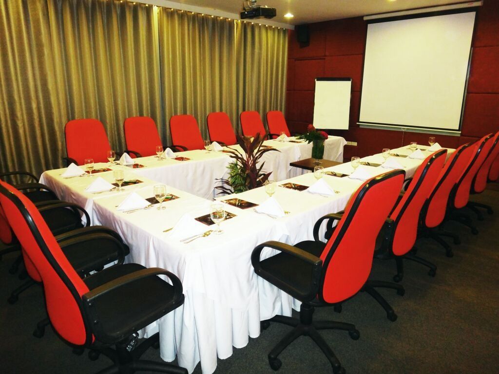 Hotel Celeste Makati Makati City Exteriör bild